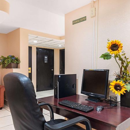 Quality Inn & Suites Orlando Airport Exterior photo