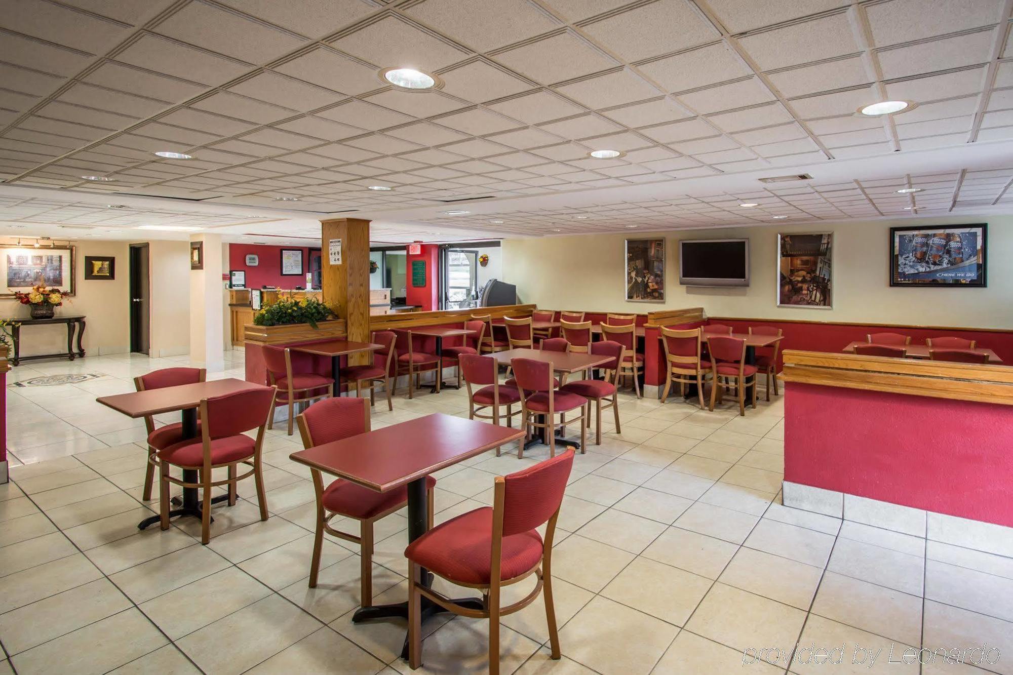 Quality Inn & Suites Orlando Airport Exterior photo