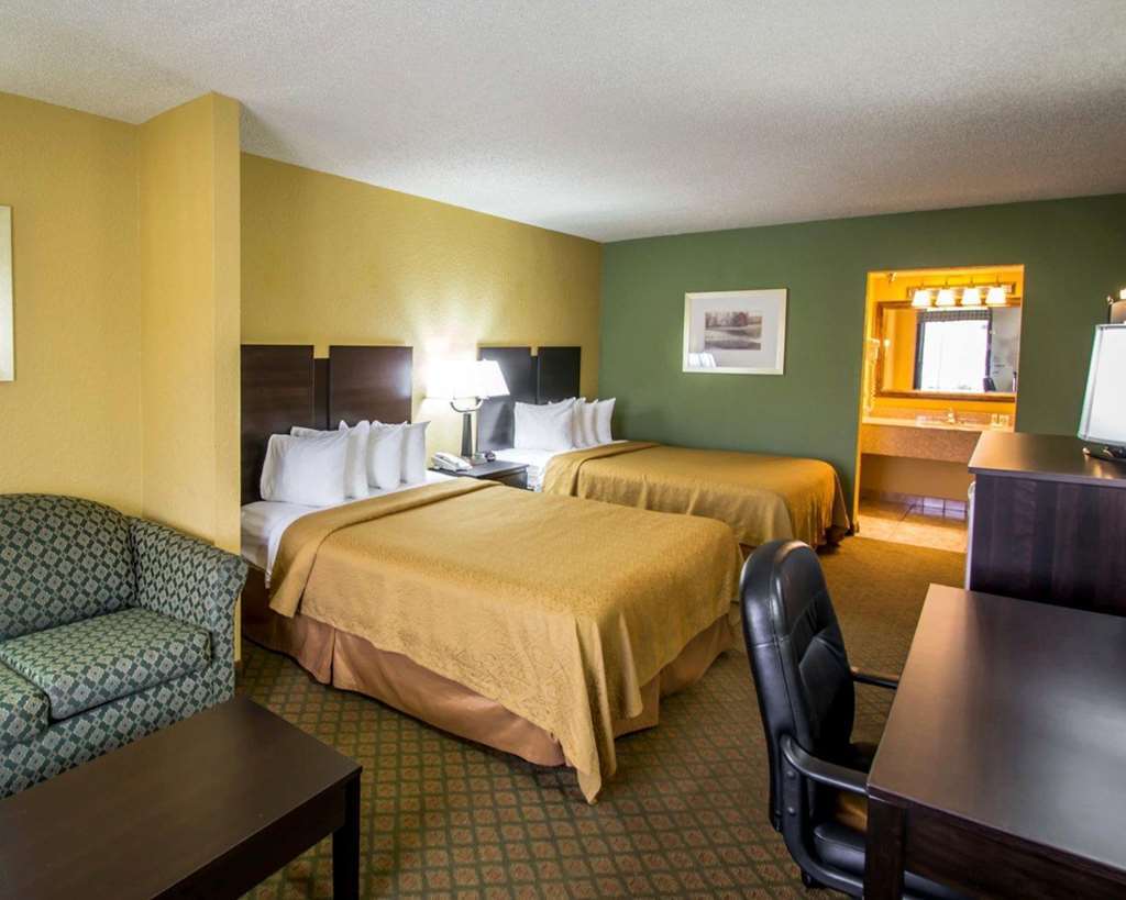 Quality Inn & Suites Orlando Airport Room photo